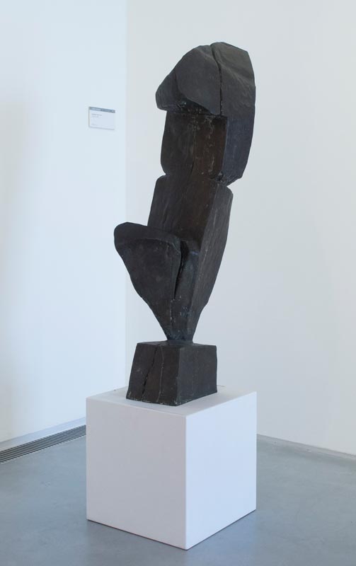 Jozef Kostka (SK) – Nájdený tvar | 1967 | bronz | 120 x 38 x 26 cm