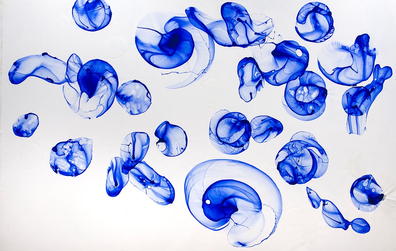 Jiří Georg Dokoupil (D) – Blue Bubles | 2016 | painting, soap bubbles on canvas | 245 x 390 cm