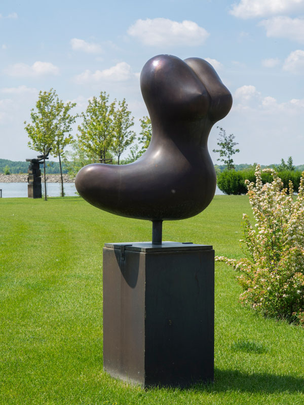 Richard Hudson (GB) – Madona | 2004 | bronz | 80 cm