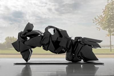 Lubo Mikle (SK) – I.H.W.M.A. | 2014 | polymer na oceli | 145 x 315 x 85 cm